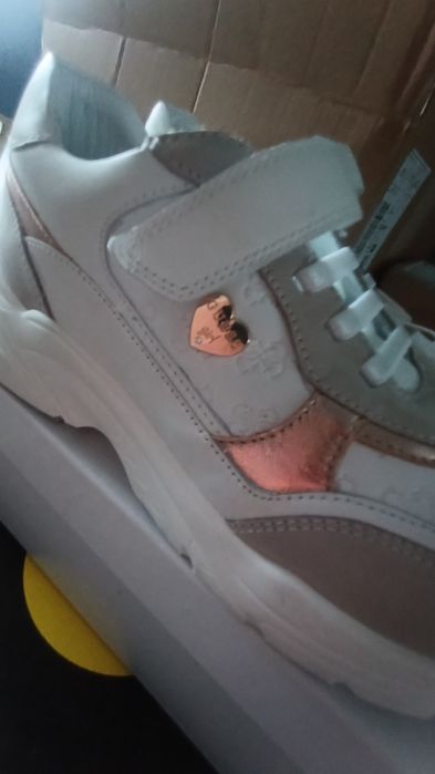 Guess buty skórzane 37