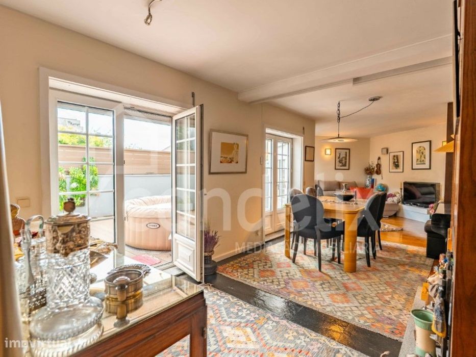 T2 ampliado, terraço, jacuzzi + T1 rendimento + estúdio, 2 lugares ...