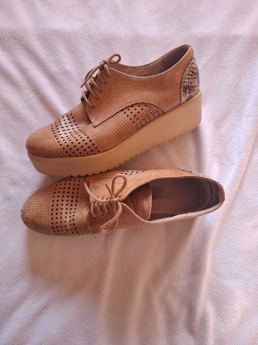 Sapatos Senhora com Cunha