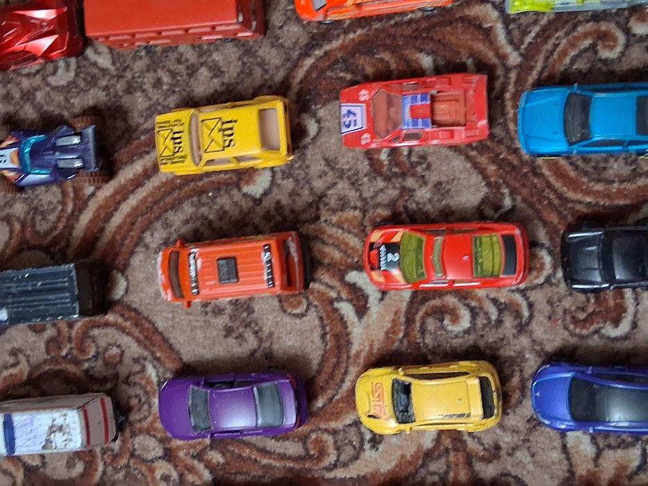 Машинки хотвілс..