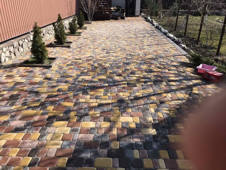 Укладання бруківки та тротуарної плитки