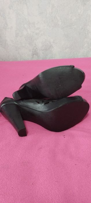 Шкіряні ботильйони Calvin Klein р.37 та шкіряні сабо р.39