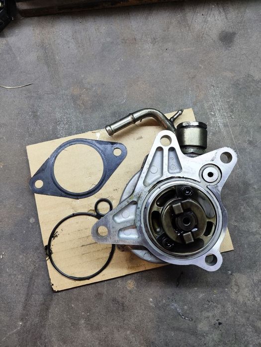 Вакуумный насос Mazda SH01-18-G00