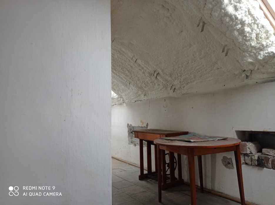 Izolacje natryskowe piana pur ocieplenie poddasza