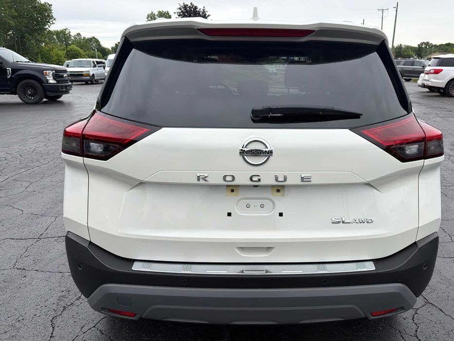 Nissan Rogue SL      2021