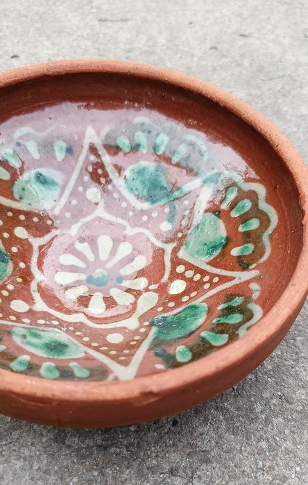 Стародавня глина, глибока тарілка глиняна з розписом.