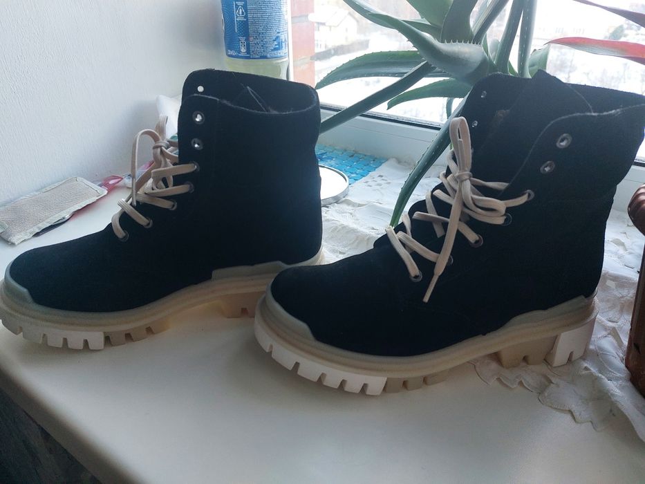 Продам зимові натуральні ботинки р.39