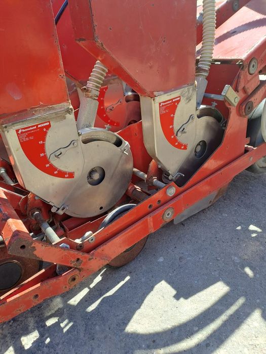 Siewnik Kverneland do marchwi 5 rzędowy