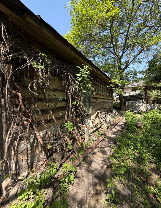 Продаж частини будинку з ділянкою в центрі Чернігова (вул. Київська)