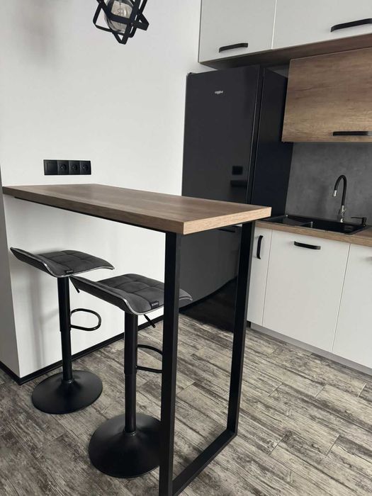 Стильна нова квартира на Митниці