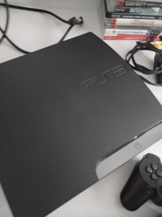 Vendo PlayStation 3 com comandos e jogos