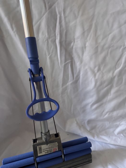 роликовая швабра с отжимом и обычная со сьемной тряпкой