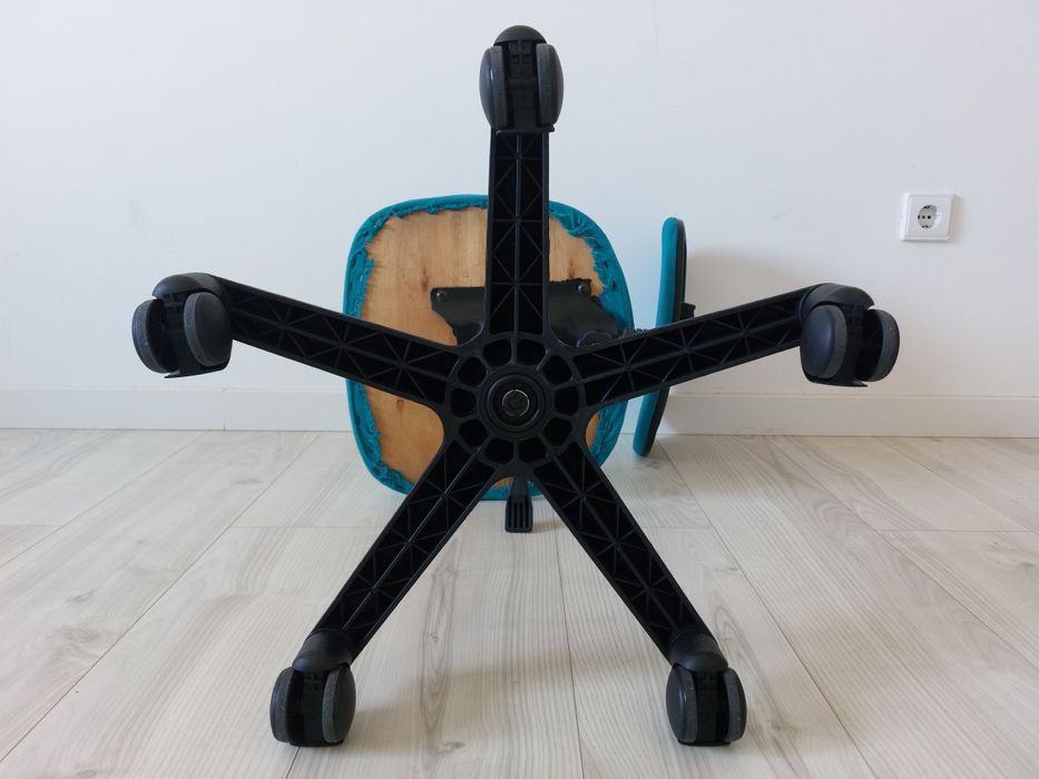 Cadeira de Escritório Infantil Ajustável em Bom Estado