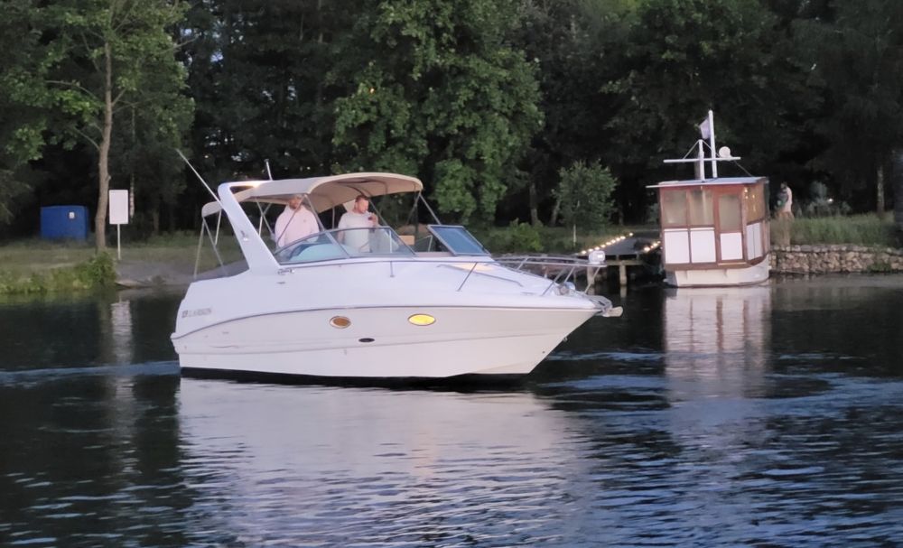 Łódź motorowodna motorówka Larson 280