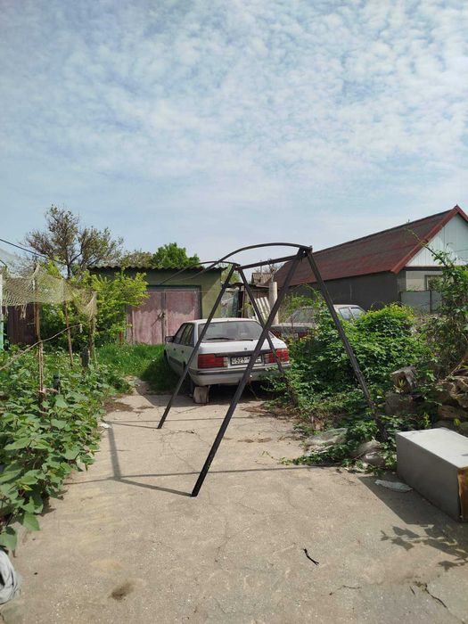 Участок с домом  в самом центре Великодолинского