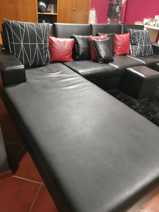 Sofá grande em óptimo estado de conservação.