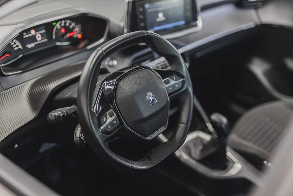 Peugeot 208 como novo