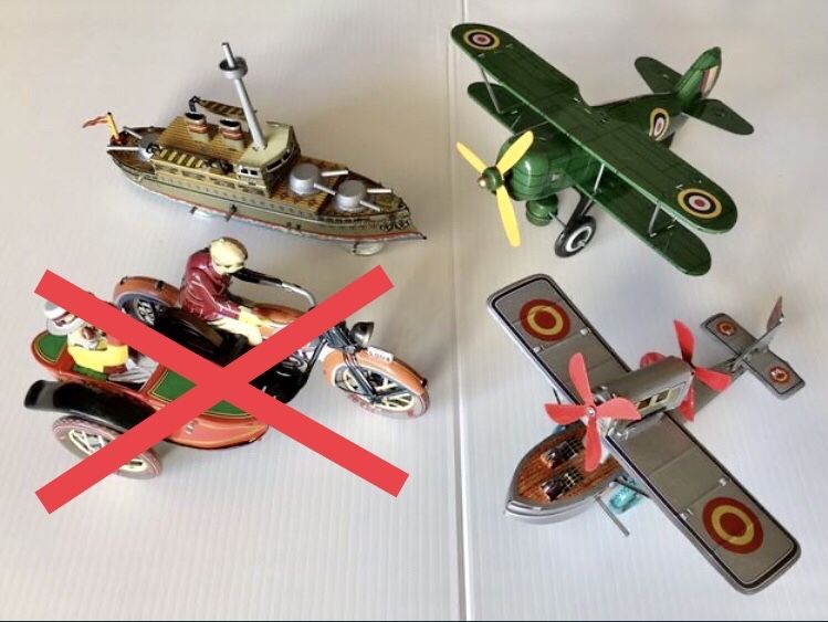 Carro Cars & Brinquedos de corda em folha