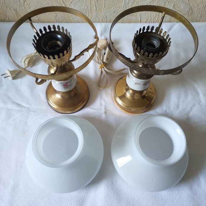 Лампа настільна, стельова, світильник прикроватний, підвісний, нічник.