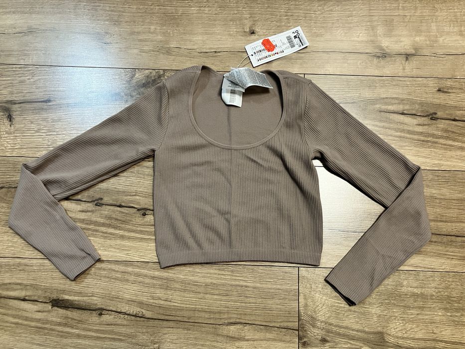 Crop top r. S z dlugim rekawem Amisu New Yorker