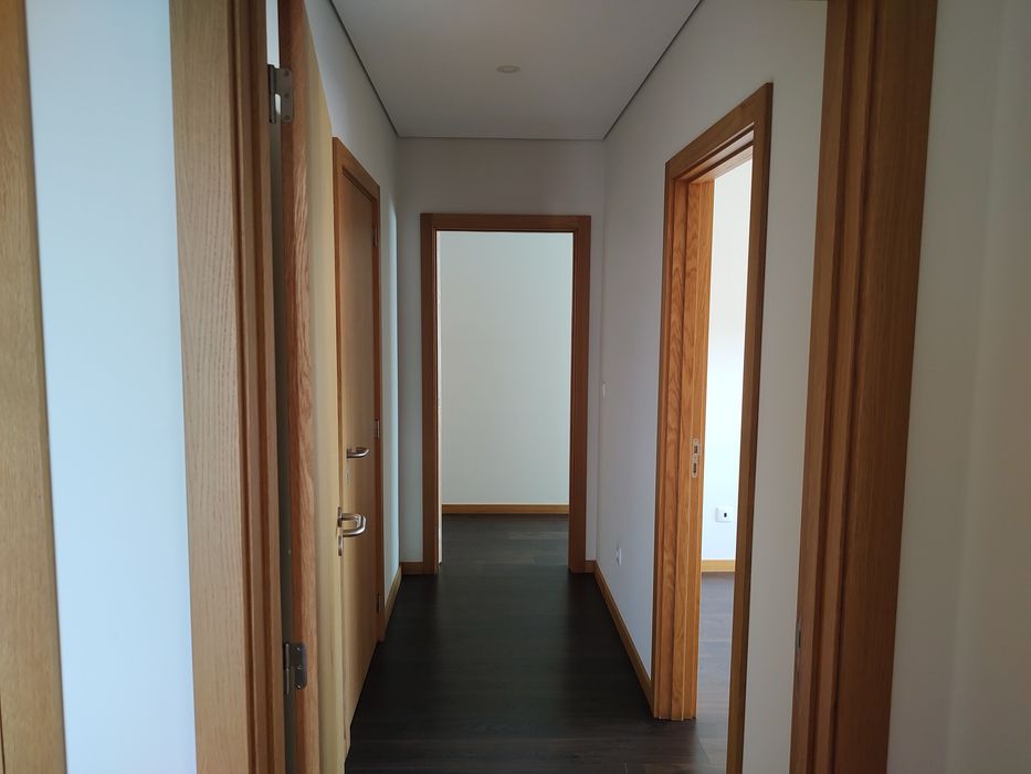 Apartamento T2 na Rua da Boavista com lugares de garagem e vista desafogada