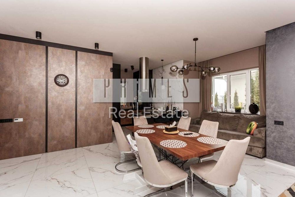 Продаж будинку 210 м2 з басейном Романків