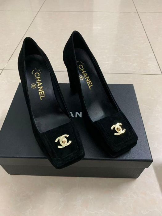 Czółenka Chanel black suede
