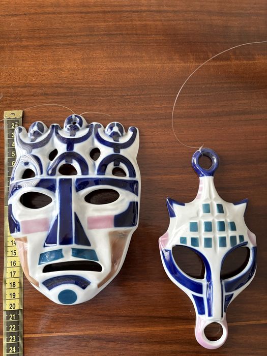 Máscaras em porcelana