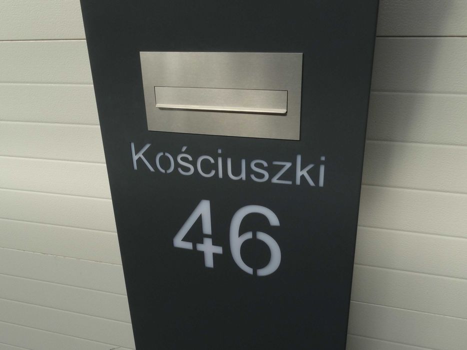 Słupek Multimedialny Ogrodzeniowy brama dwuskrzydlowa PRODUCENT