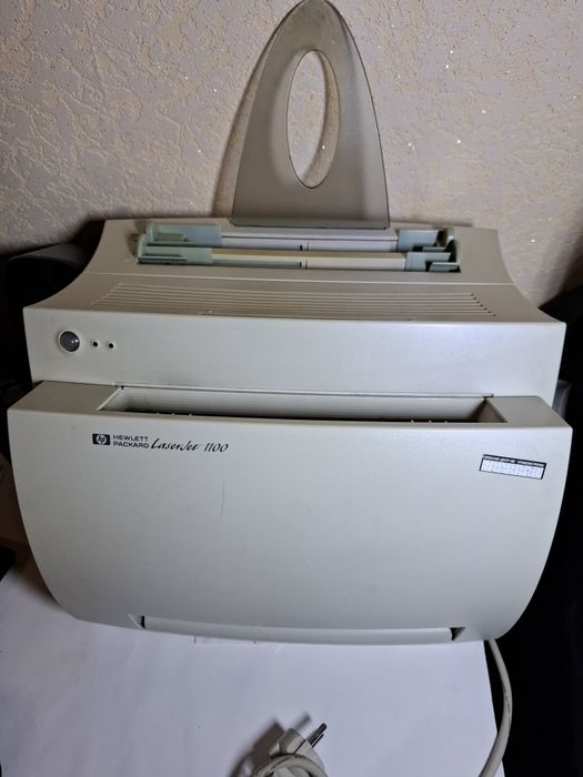 Принтер HP Laser Jet 1100 в робочому стані