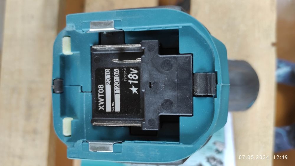 Продам акумуляторний гайковерт Makita XWT08