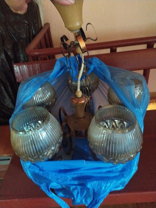 Продається люстра