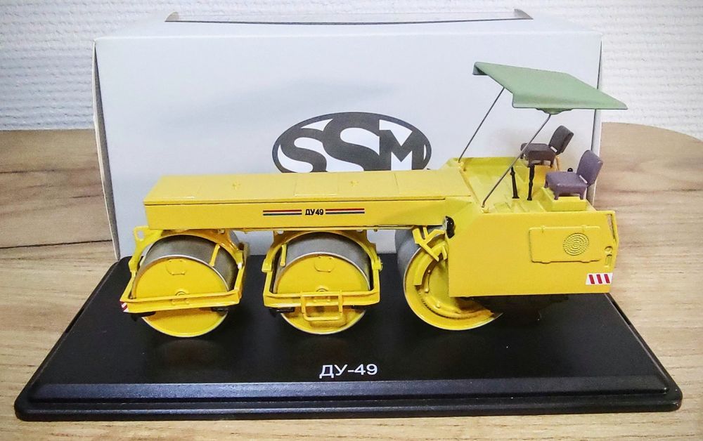 Дорожный каток ДУ-49. Масштаб 1:43