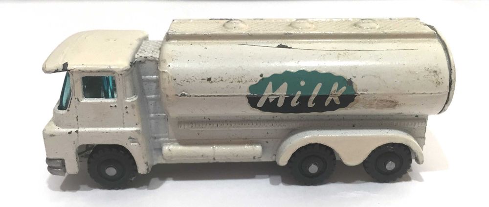 Husky - made in England - Milk Truck - 1/64 - 1960's