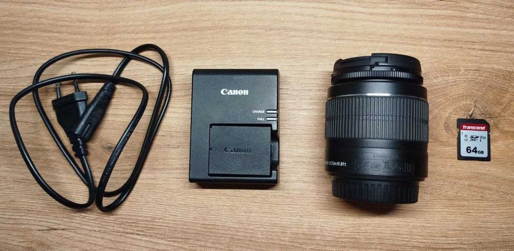Цифровий фотоапарат Canon EOS 4000D EF-S 18-55mm
