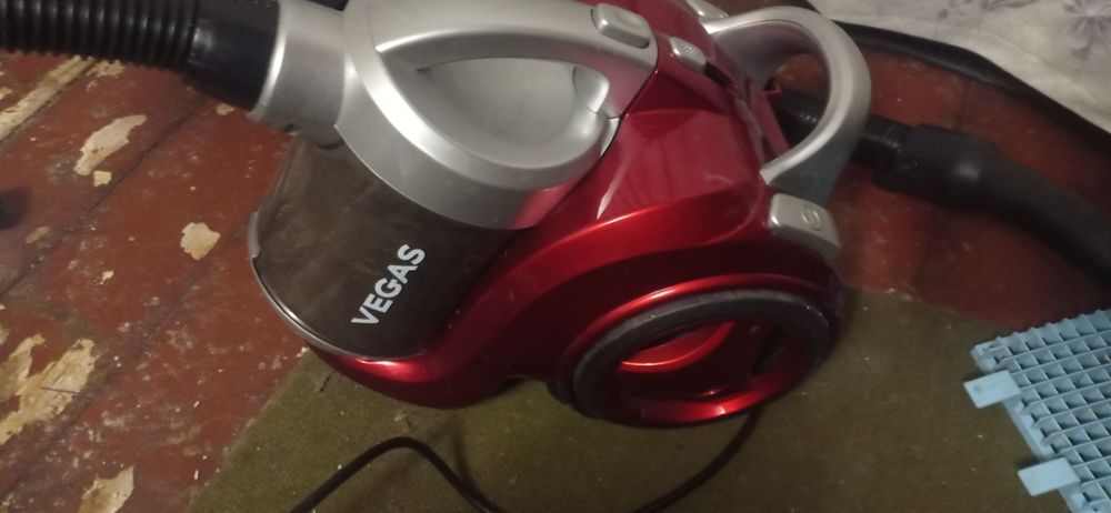 Продам пылесос Vegas