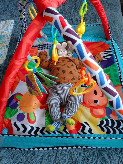 Дитячий килимок для немовляти з підвісками майже новий!