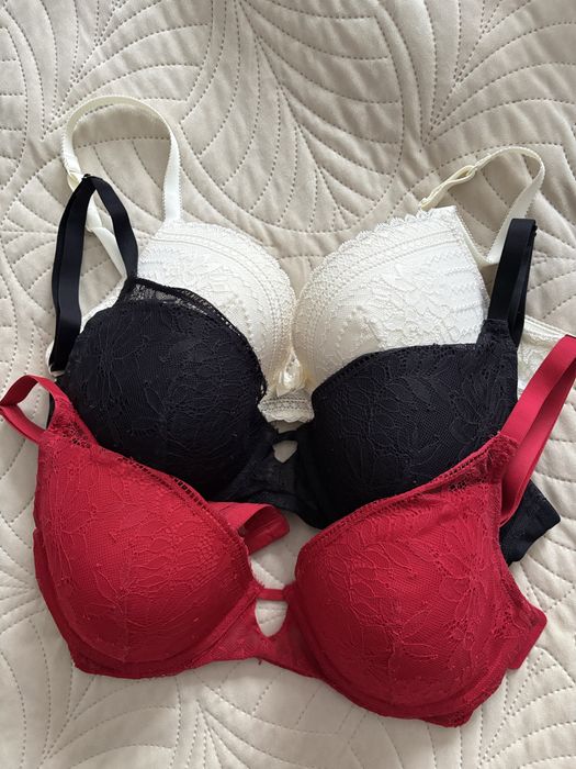 Staniki koronkowe ETAM