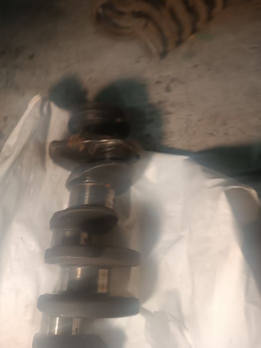 Коленвал форд эскорт 1.4 с масляный насос.б.у