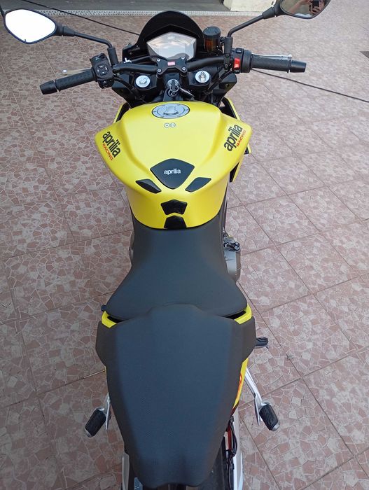 Aprilia Tuono 660 acid gold