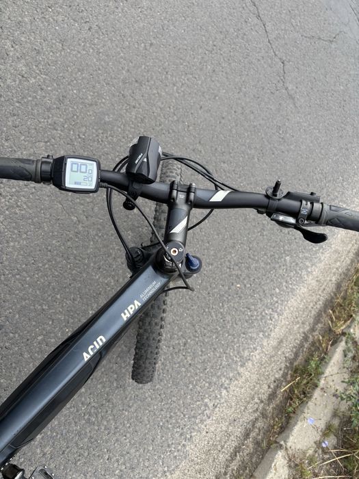 Rower elektryczny cube