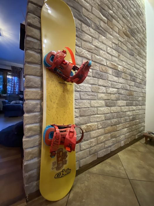 Deska snowboardowa O’sin alphabet 143 z wiazaniami Ride Phenom Series