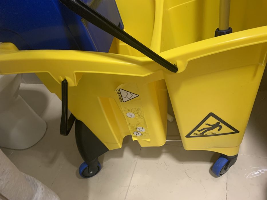 Balde com espremedor