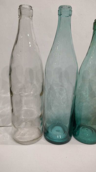 Zestaw butelek z okresu PRL