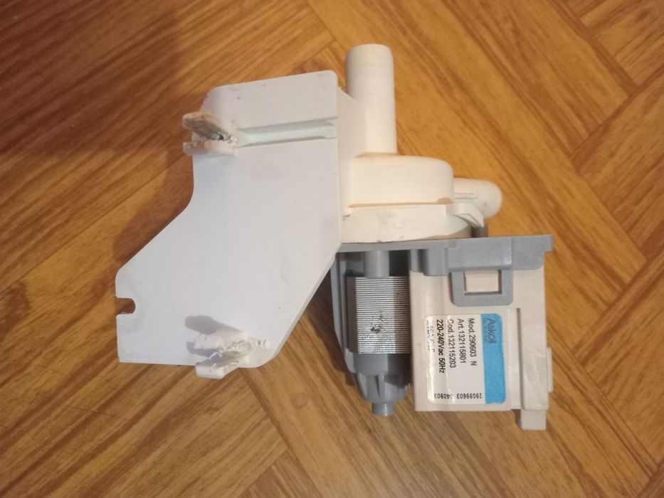 Одим лотом.Помпа,стиральная машина zanussi