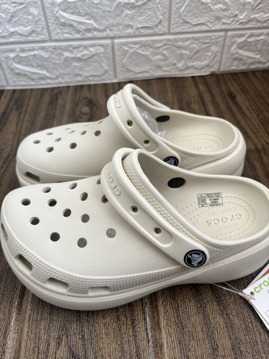 Crocs Classic Platform Clog