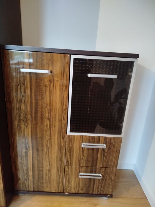 Mała komoda wysokość 1,32m głębokość 0,42m szerokość 0,90