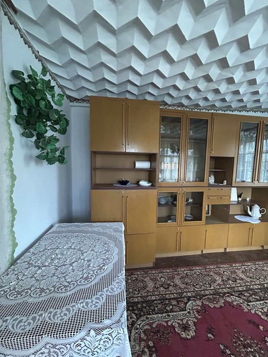 Затишний будинок усе залишається! В будинку є комунікації, велика ділянка 25сот. 46770