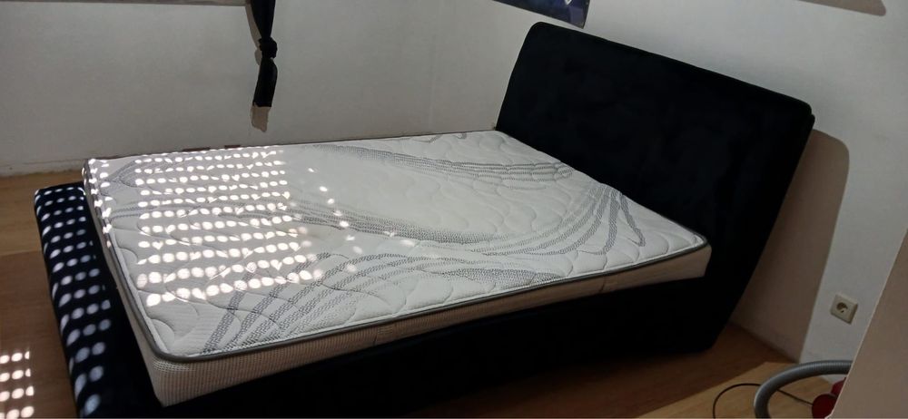 Cama de casal com colchão