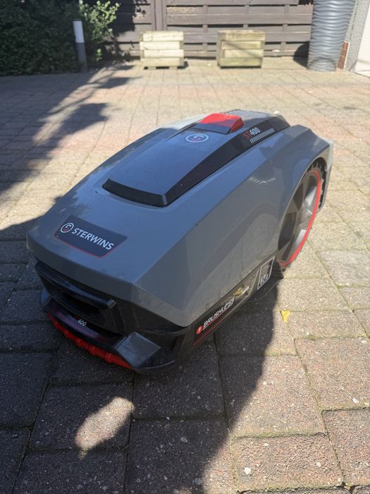Robot koszący STERWINS